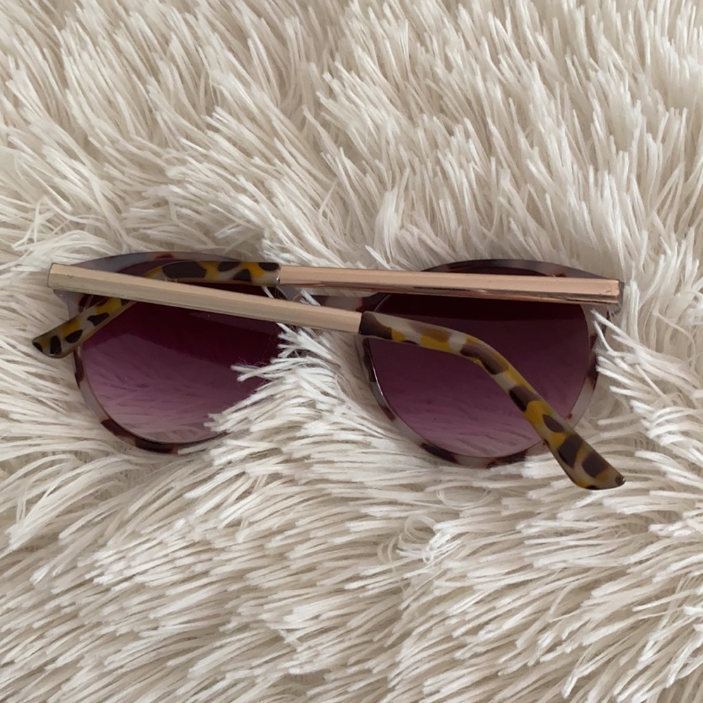Tortoise Shell Sunglasses - Picture 4 of 7